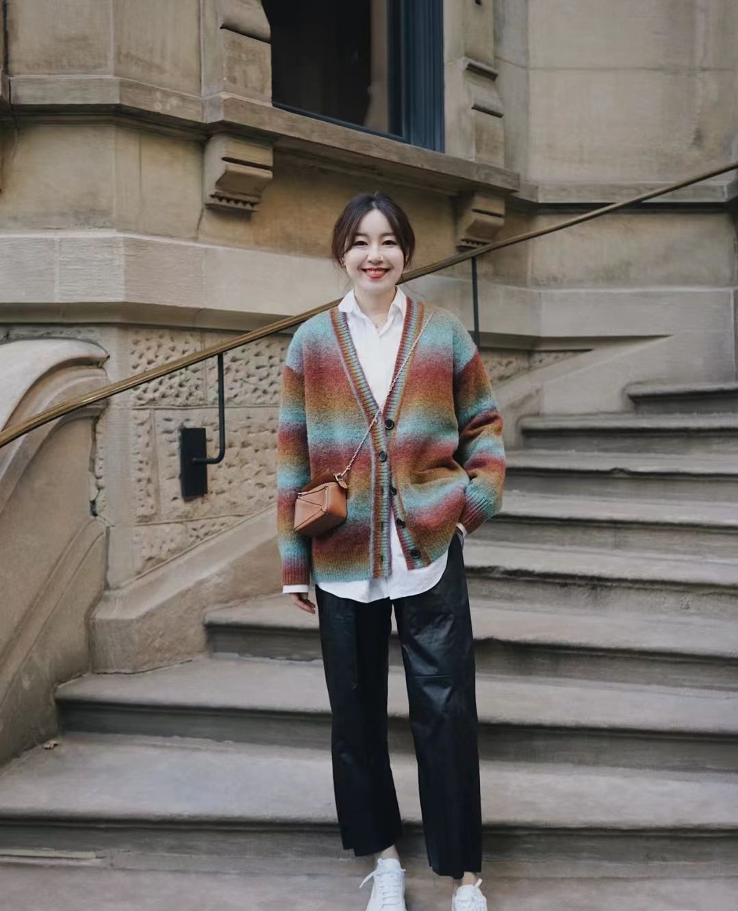 哈伦皮裤搭配羽绒服好看吗,皮裤穿搭冬季配羽绒服