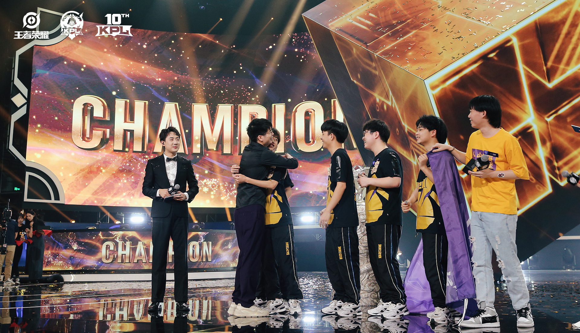 hero久哲去看比赛了,南京hero久哲培养了一半的kpl选手