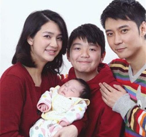 张丹峰洪欣风波后首次合体亮相,张丹峰怀柔拍戏