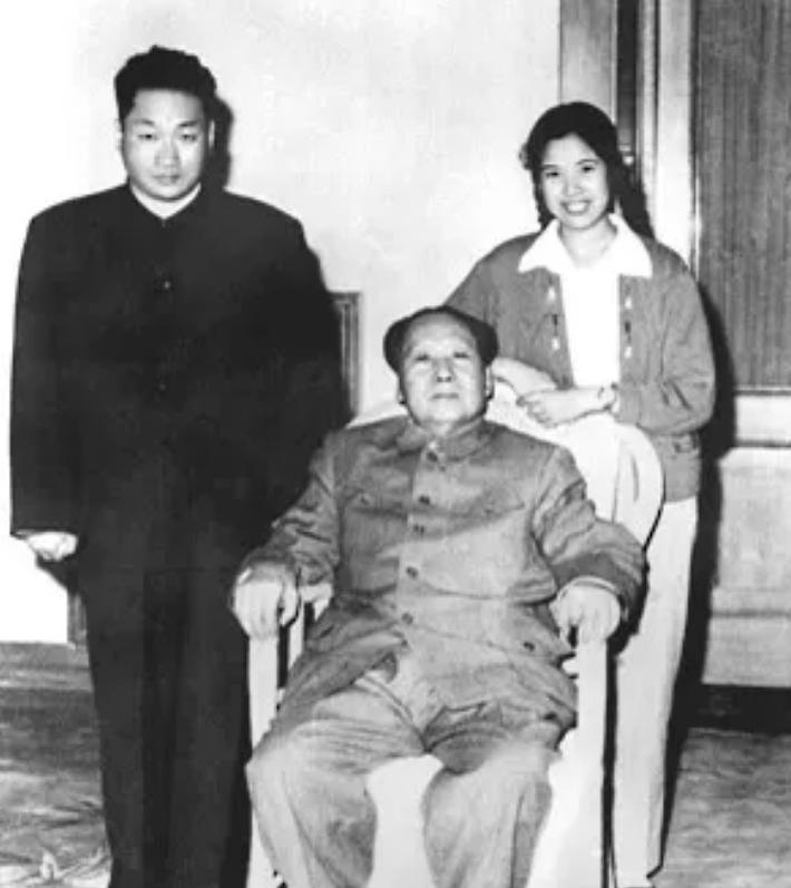 张文秋：毛主席双重亲家，两任丈夫皆烈士，02年身披*旗国**安详长眠