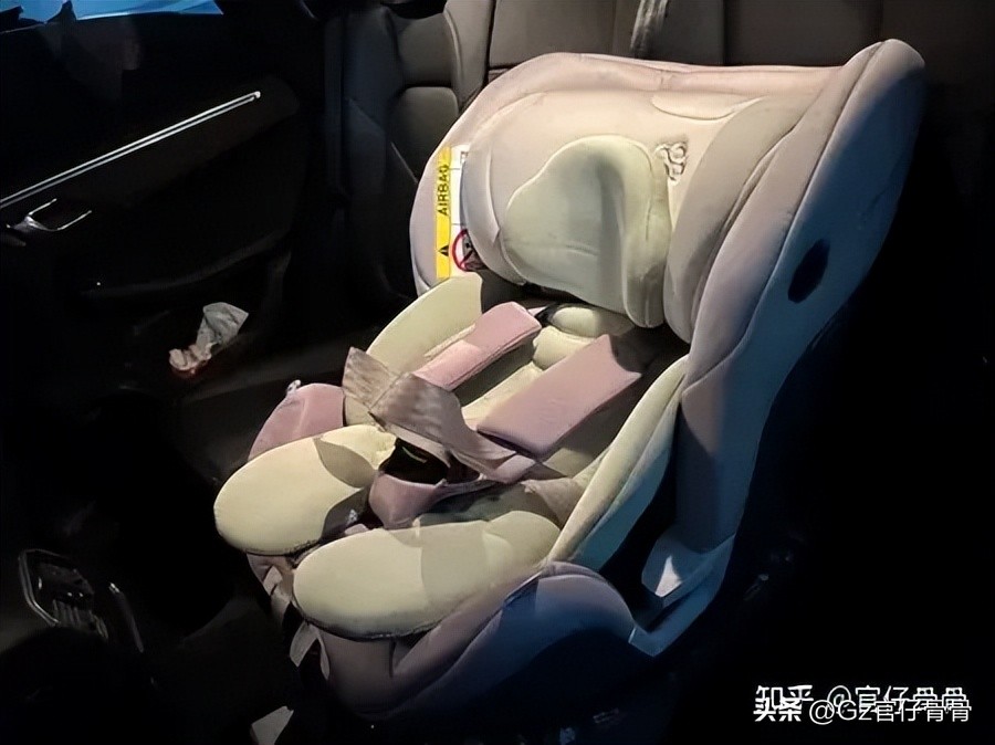 刚出生的小孩能坐汽车安全座椅吗,一出生就可以坐安全座椅吗