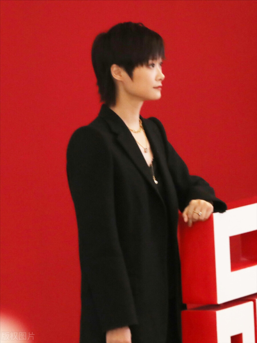 李宇春舞台是自己设计的吗,爱自己的100种方式李宇春