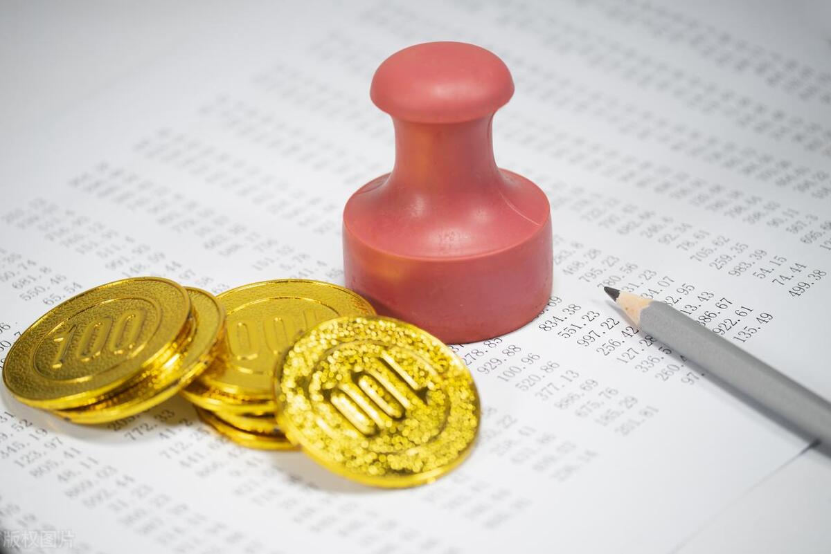 以借为名不还公款是否构成贪污罪,与贪污犯共谋贪污构成什么罪