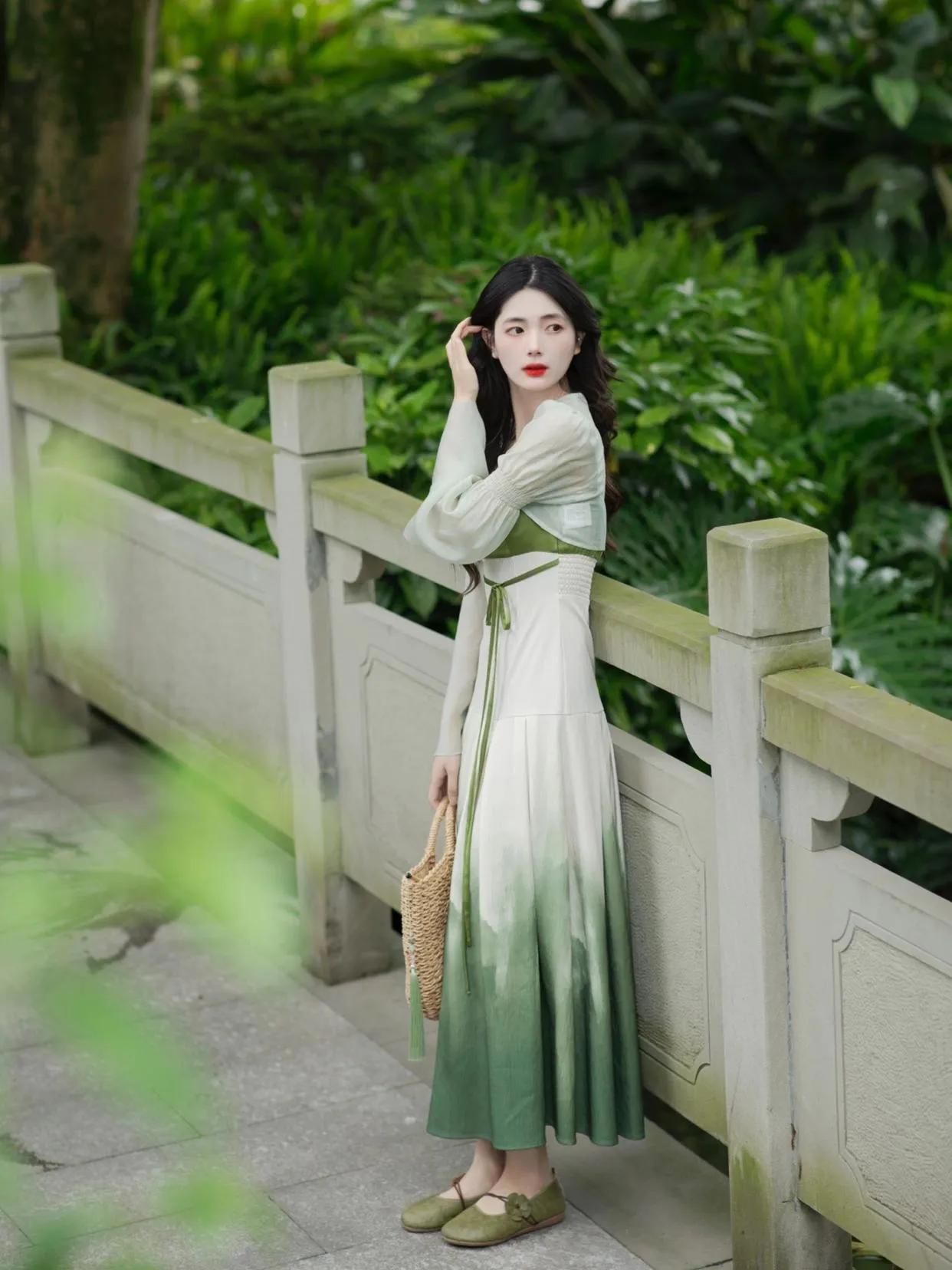 怎么拍照显瘦又有高级感姿势,拍照姿势不重样美出高级感