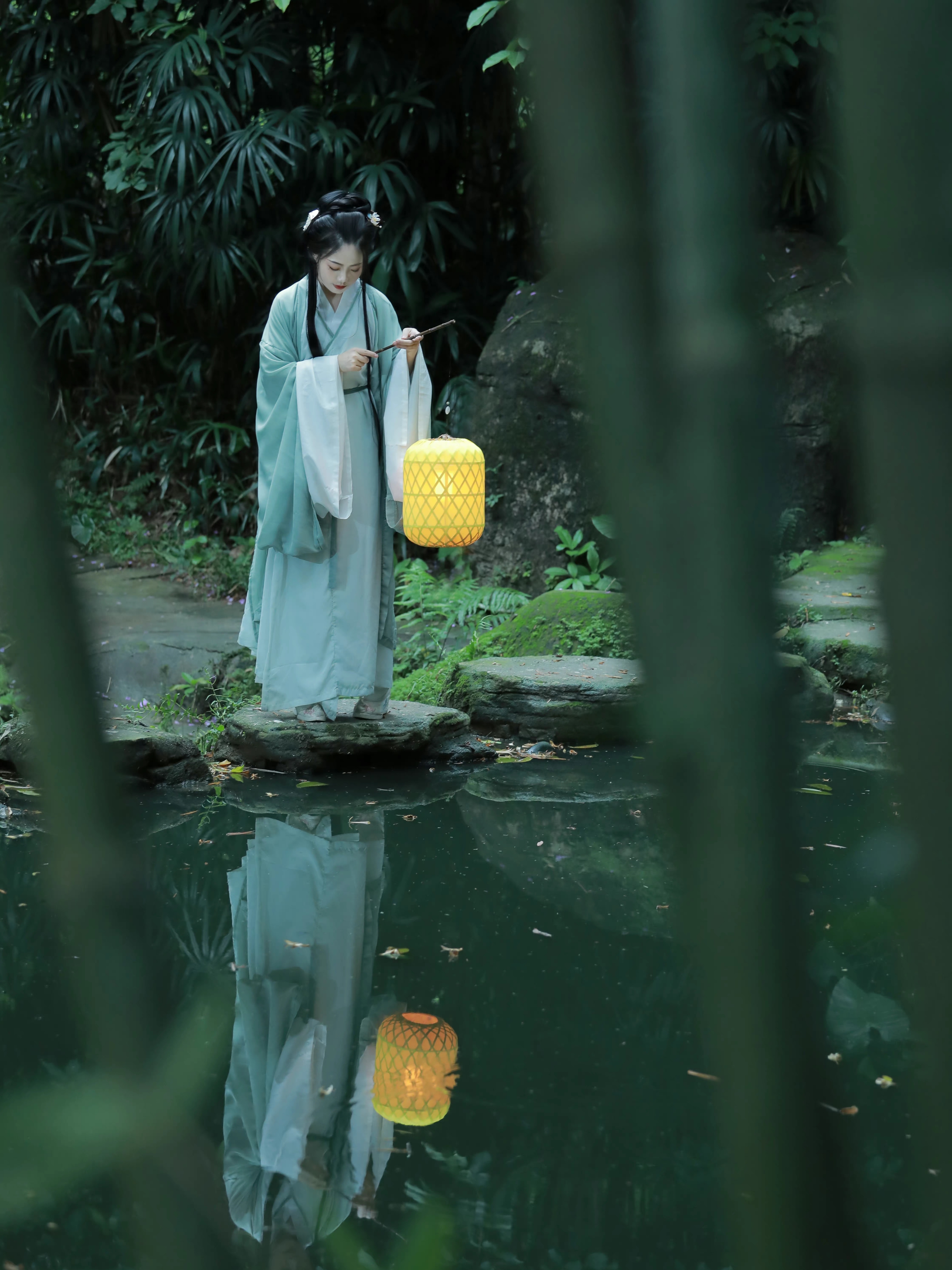 一眼望去相思意，眉间心上都是你