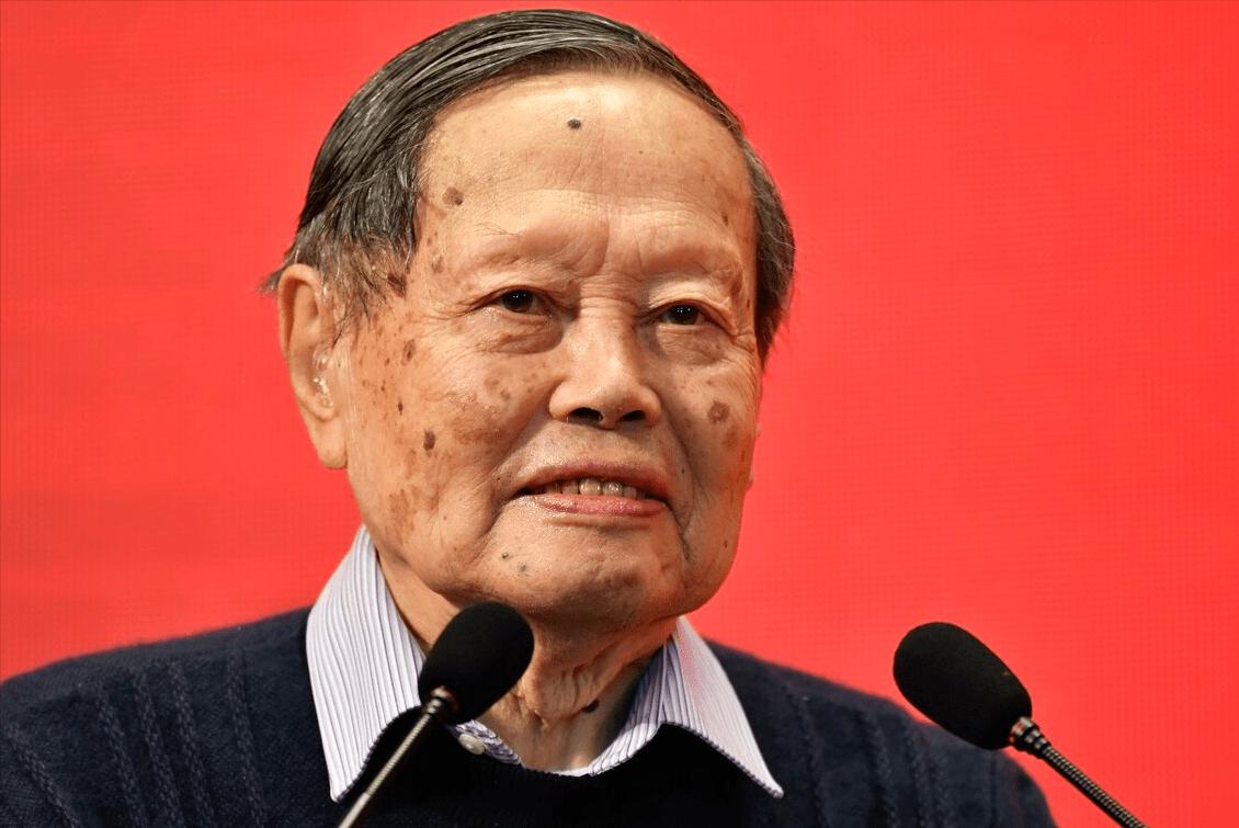 翁帆对95岁杨振宁有多少爱情,翁帆把杨振宁照顾得很好