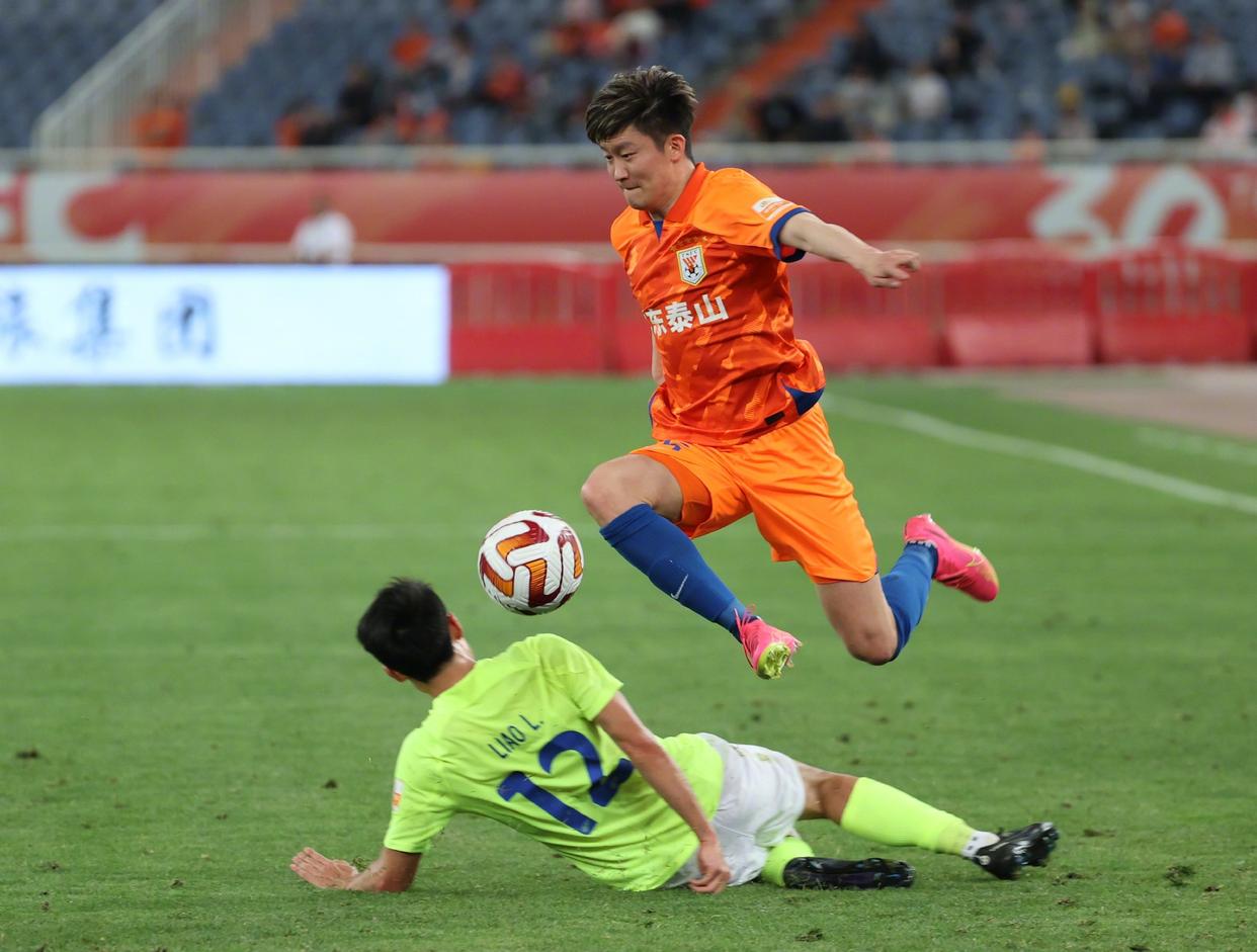 中超积分榜山东泰山vs上海海港,中超积分排名泰山队落后榜首