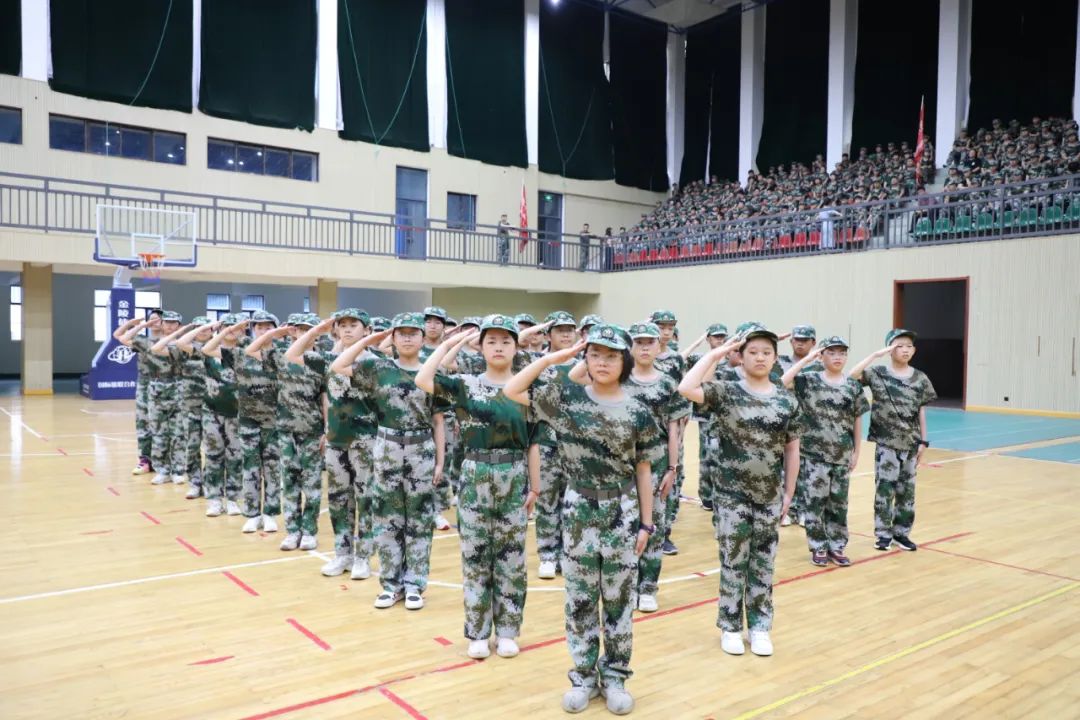 盐城市初级中学2023年“铁军国防训练营”闭营仪式隆重举行