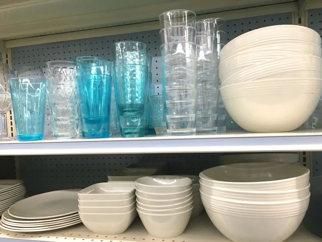 年轻人为什么重新迷上十元店,年轻人重新迷上十元店引发关注