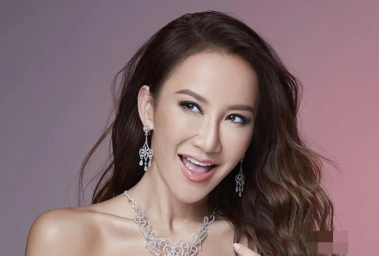 李玟笑容背后藏着无奈与心酸,李玟怀念李玟