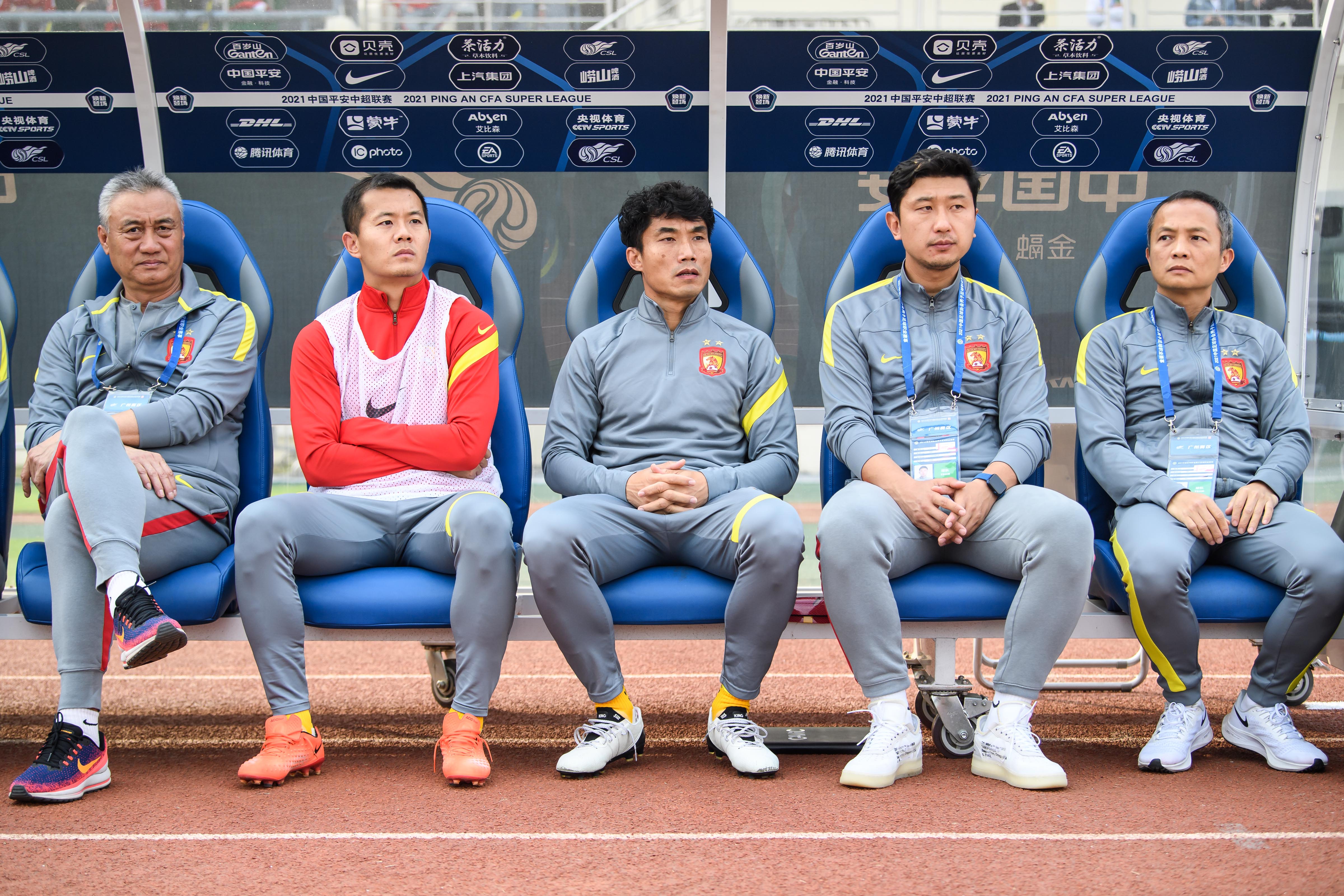 广州队的首发阵容郑智赛前发布会,广州大湾区足球总决赛
