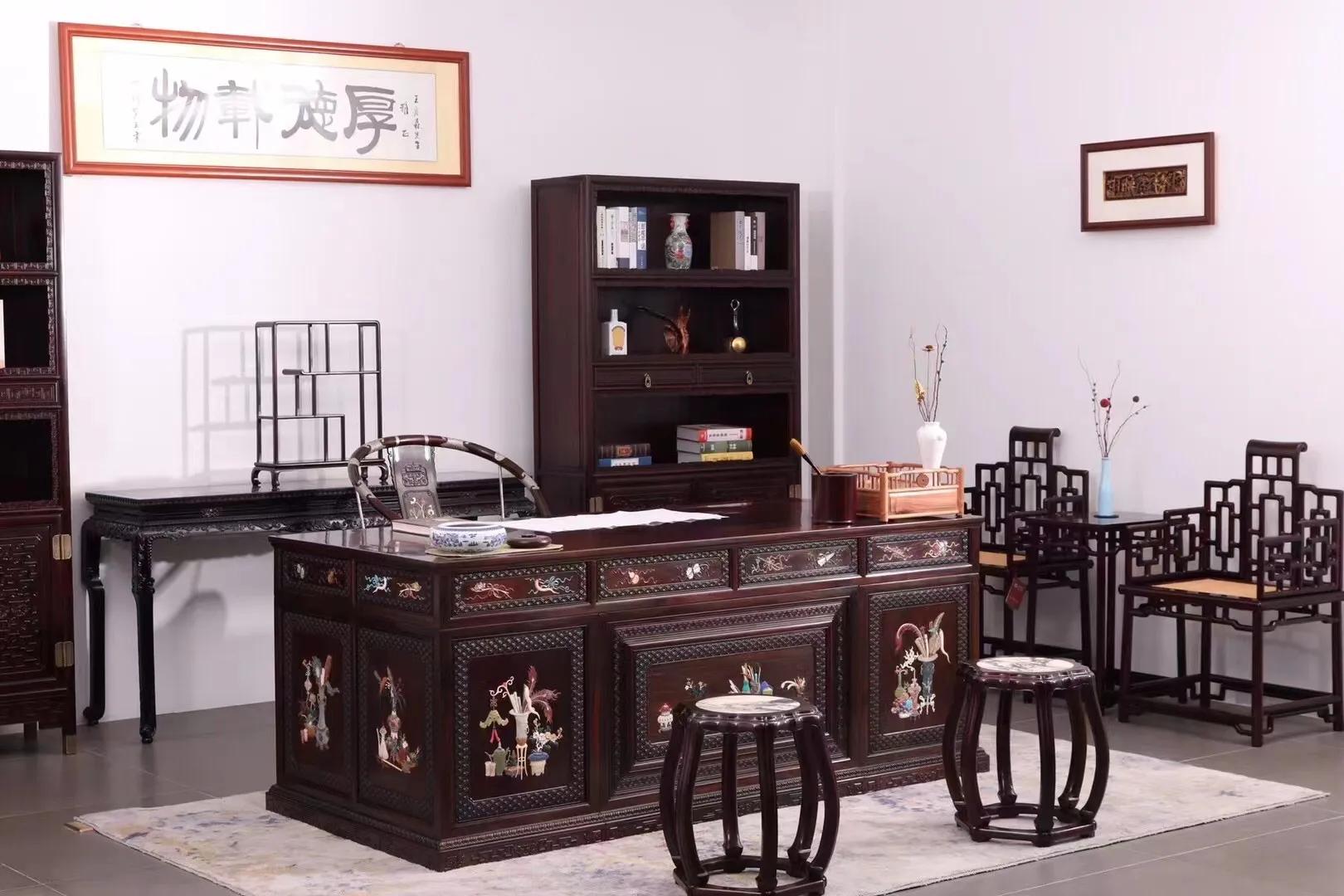 酸枝百宝嵌博古文办公桌「材质」：大红酸枝（学名：交趾黄檀
