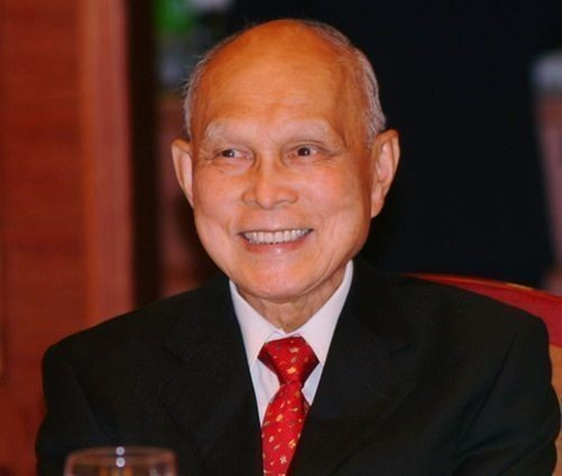 长津湖战役中霍英东到底做了什么？死后竟然可以享受国葬