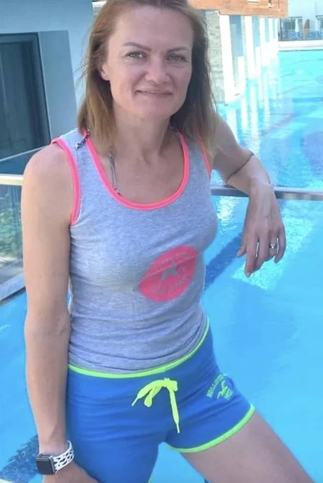 女孩回到出租屋发现行李被丢了,女子回到出租屋发现行李被丢了