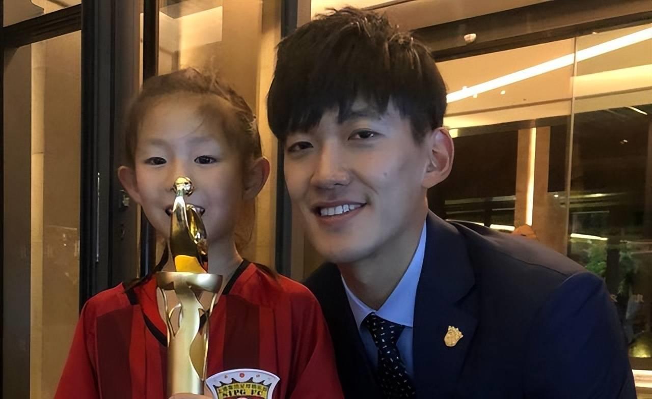 蒋圣龙100米,足球队员蒋圣龙身高