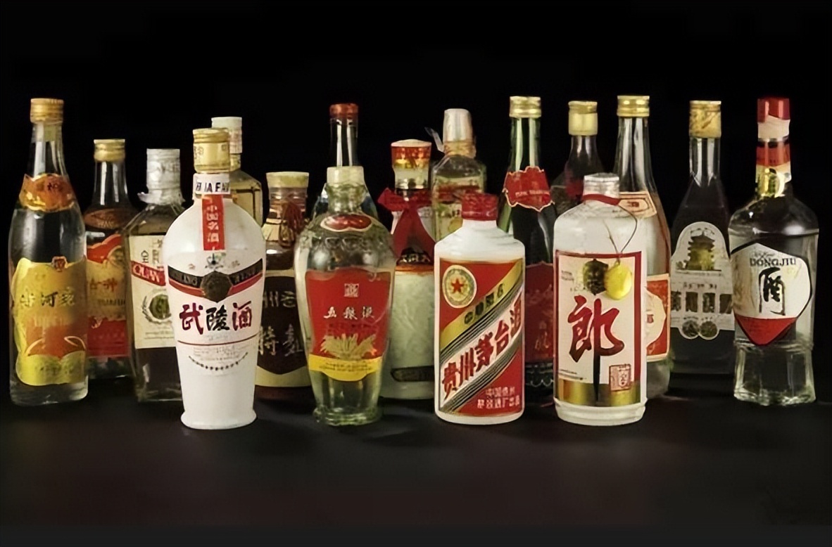 哪个品牌低端白酒最好喝,800元内公认十款口感最好的白酒