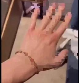 花店老板的感情故事视频,花店老板娘和小男友