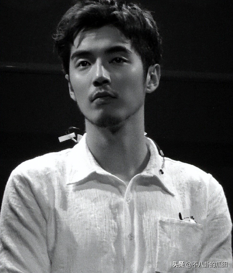 长相成熟棱角分明的帅气男星,年轻时最痞帅的明星男