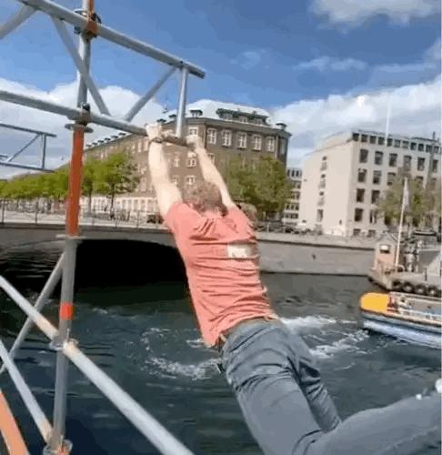 每日一笑游泳教学视频,每日一笑钓鱼片段