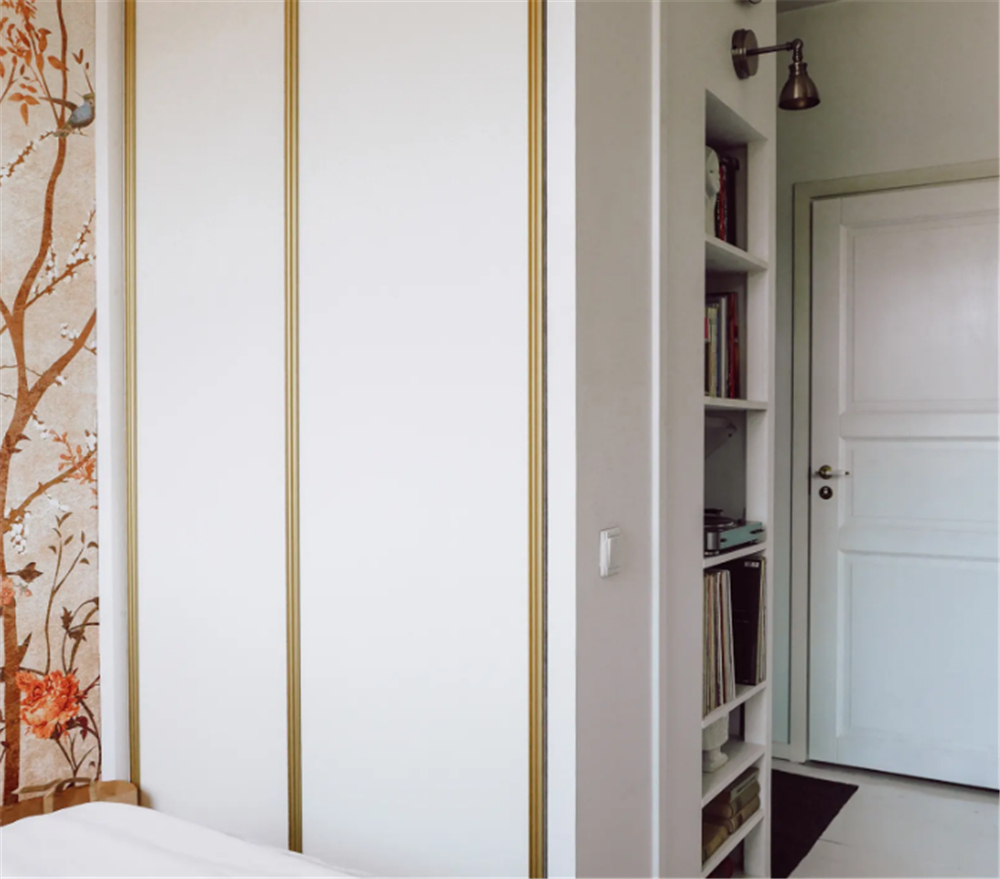 31岁“大姑娘”买下23㎡蜗居，小家切两半做客厅卧室：也太舒服了