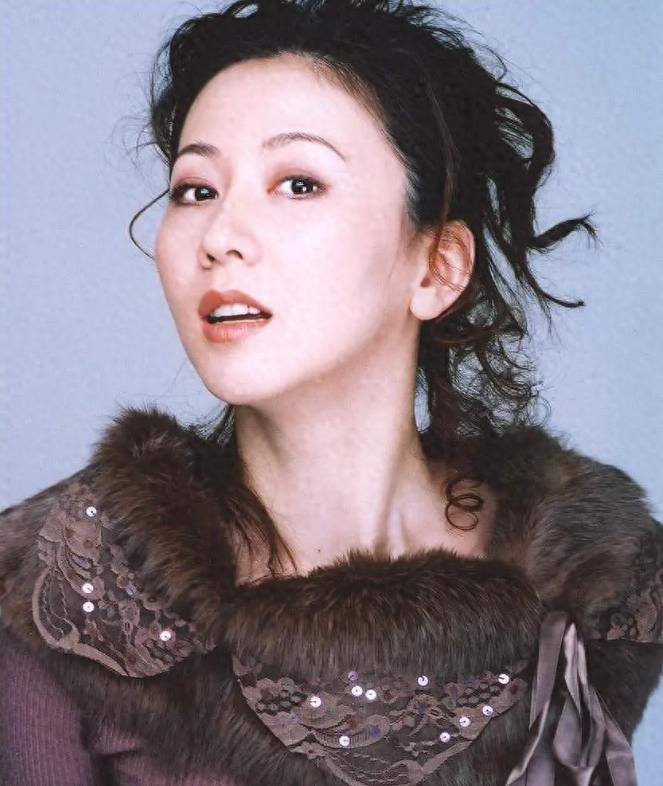 全裸写真第一人,走红后“家破夫散”,汤加丽如今过的怎么样?