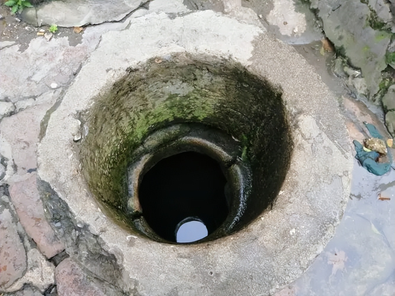 因为一个饮料瓶，一夜间杀12名高中生，却被亲生母亲送其上行刑台