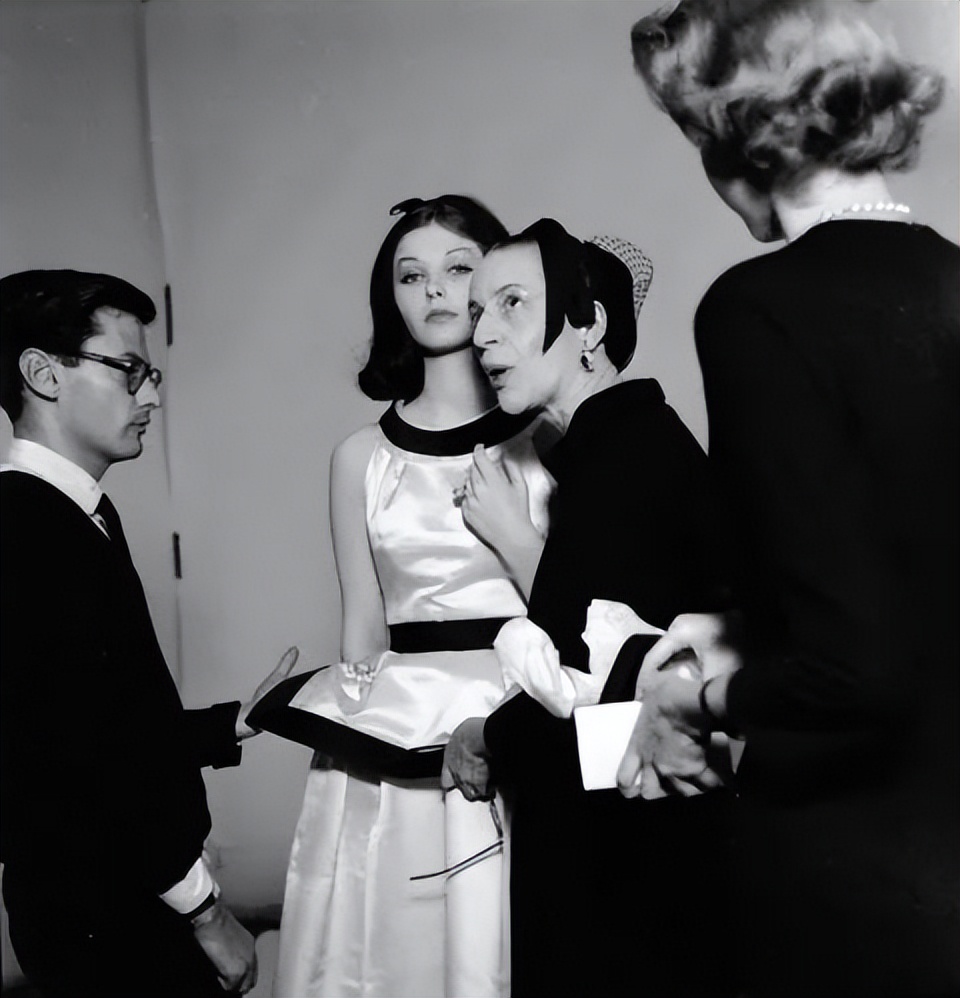 被渣男抛弃10年后霸气回归,被渣男抛弃背叛婚姻的女人