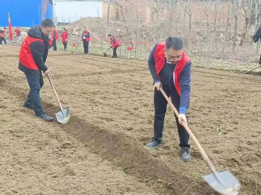 学雷锋精神青少年志愿活动价值,学雷锋树新风争做雷锋精神弘扬者