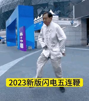 怎么安慰平胸的女孩,女朋友是个平胸怎么办