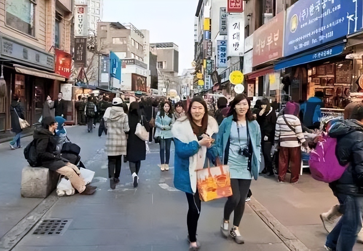 中国人给韩国送钱，韩国网友却直言，中国人不要来我们不欢迎！