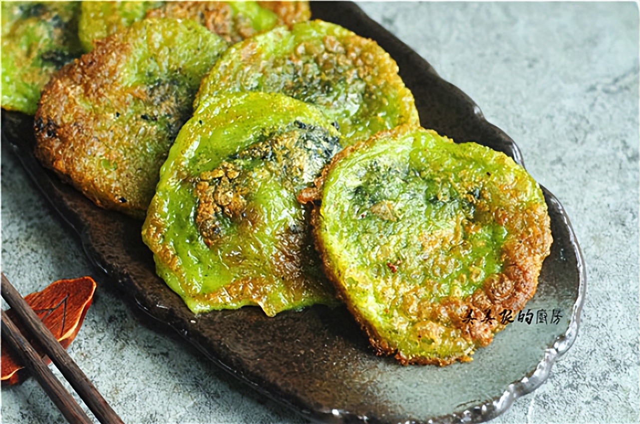 春天里的宝，也是女人保护草，拌一拌烙成饼，比韭菜肉饼香！