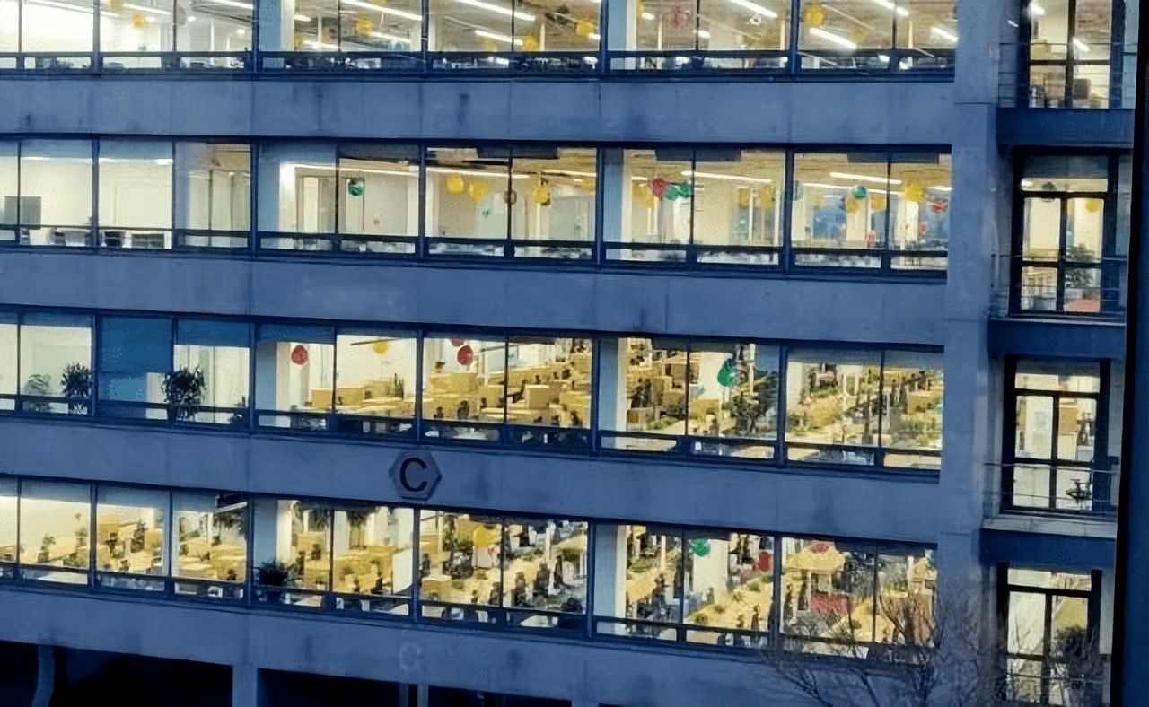 身家210亿的程序员曾暴亏三分之二,他曾是银行行长辞职创业