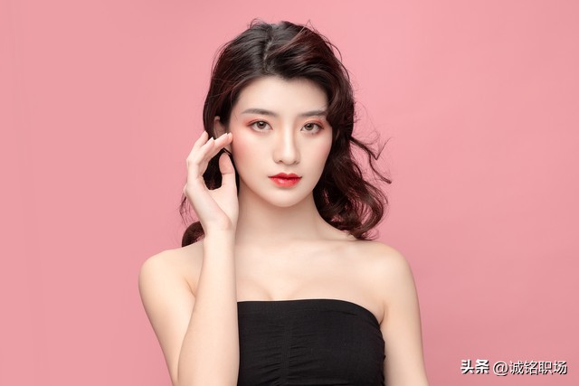 高情商的人说话一开口就让人喜欢,高情商说话才能受人喜欢