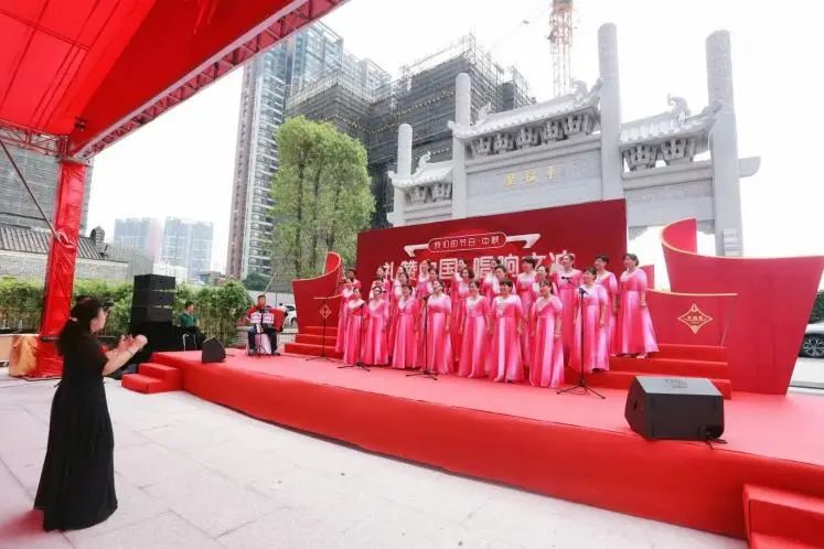 黄埔｜带领老友记们唱出精彩退休生活！你一定也听过文冲街这位合唱老师唱的歌、弹的曲