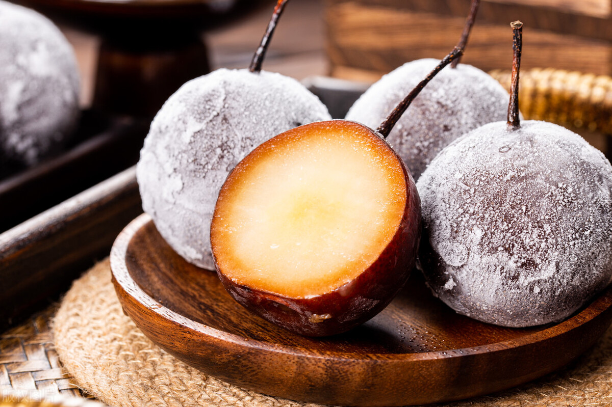 东北冻梨甘甜多汁,冻梨怎么吃有止咳效果