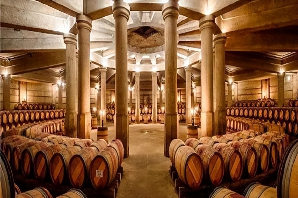 一瓶82年拉菲2分钱,一瓶82年的拉菲一共消费32万