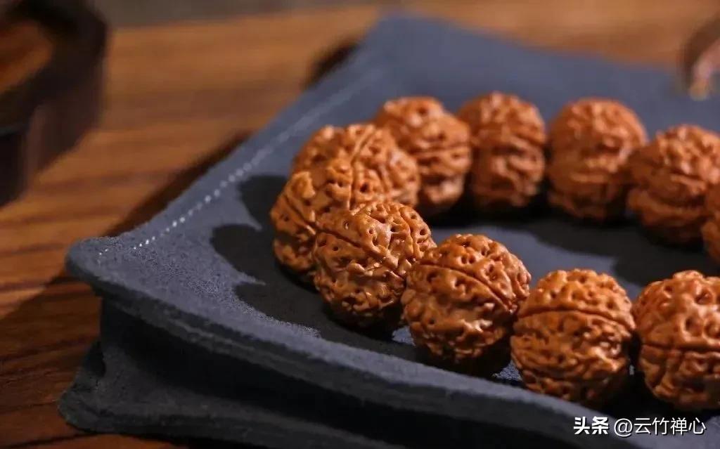 文玩新手佩戴哪种手串,新手玩什么手串不被坑