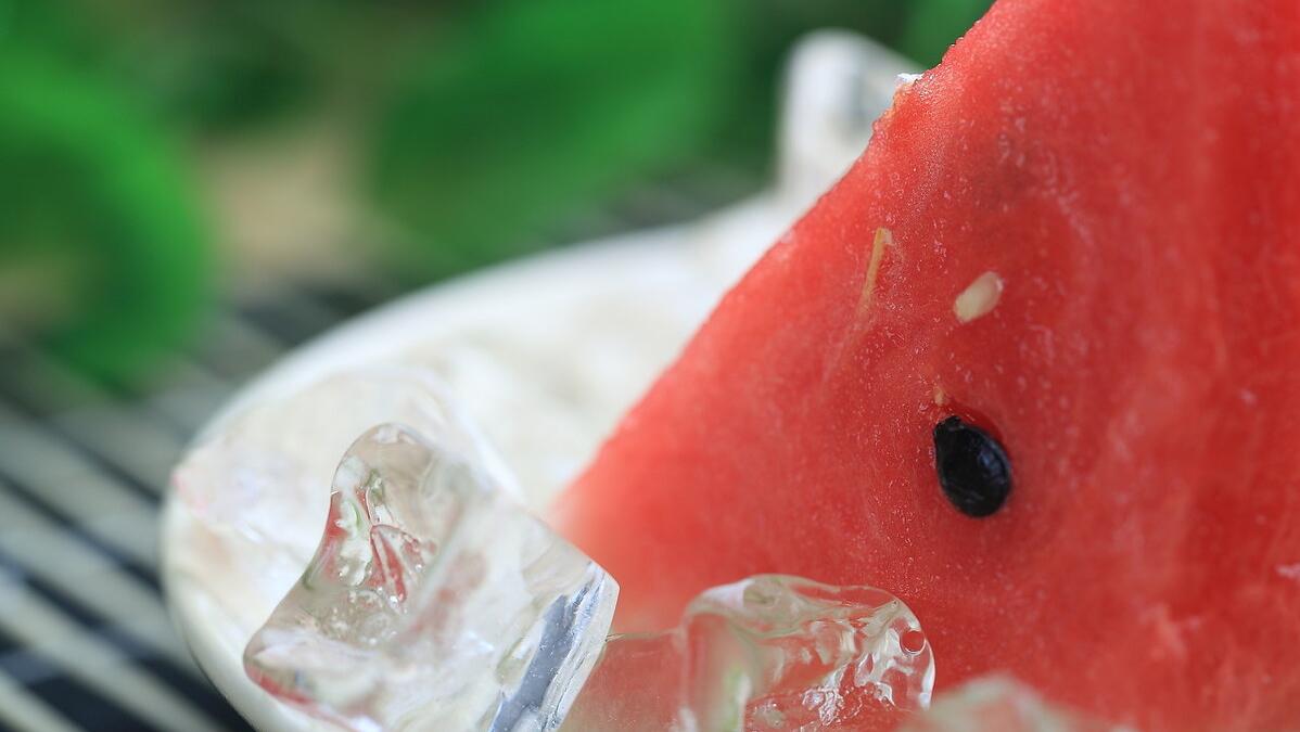 夏天脱发严重怎么回事,夏天太容易脱发了