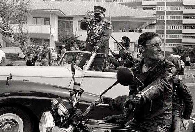 “非洲屠夫”阿明：拿人肉喂鳄鱼，*戏调**英国女王把*裤内**送给自己