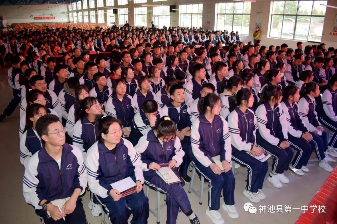 学校纪念五四运动暨表彰大会流程,我校七一表彰大会隆重召开
