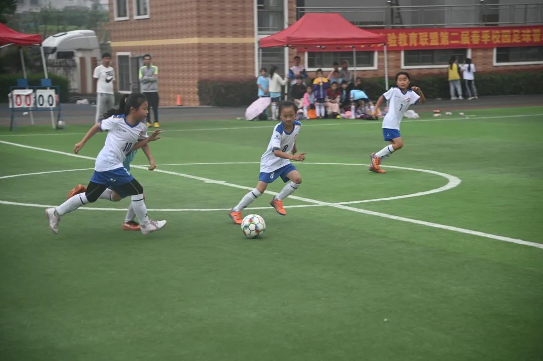 足够精彩校园足球联赛火热进行中,驰骋绿茵足球