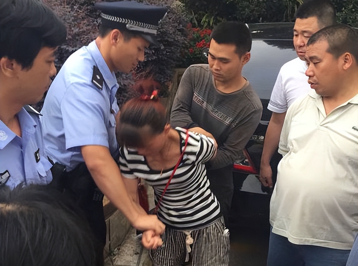 妻子不愿办身份证，江西男子2021年才得知，她是越狱27年的人贩子