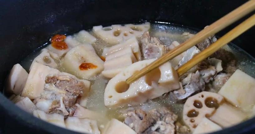 炖莲藕要怎么做才好吃,炖莲藕怎么切不会碎