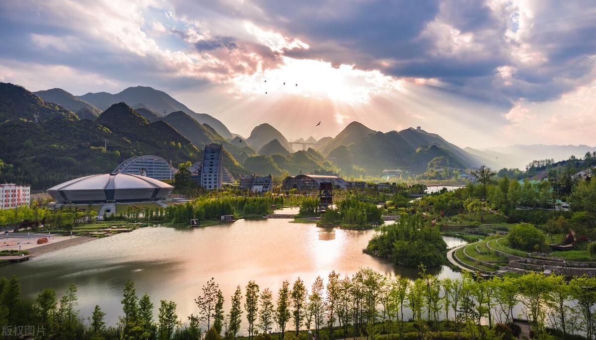 夏天很热适合去哪些地方避暑,暑期去哪避暑最好