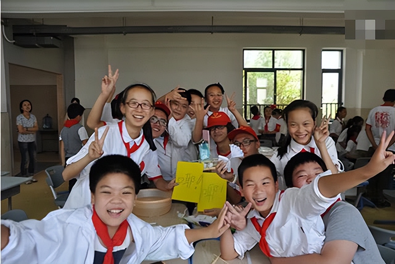 “大家就当没看见”!男家长群里发错消息无法撤回,简直没眼看