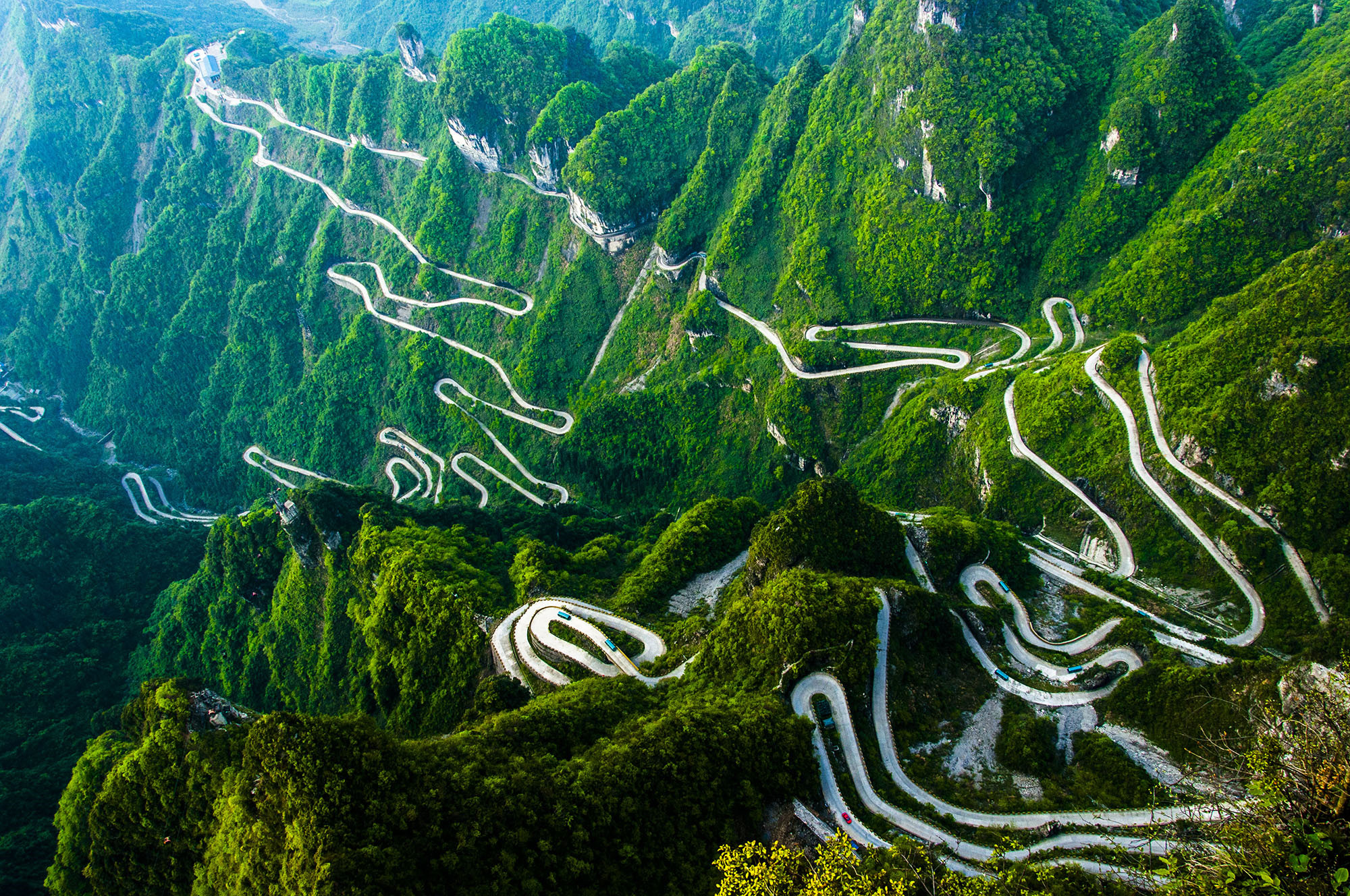 刹车失灵如何正确处理,刹车失灵的应对措施视频