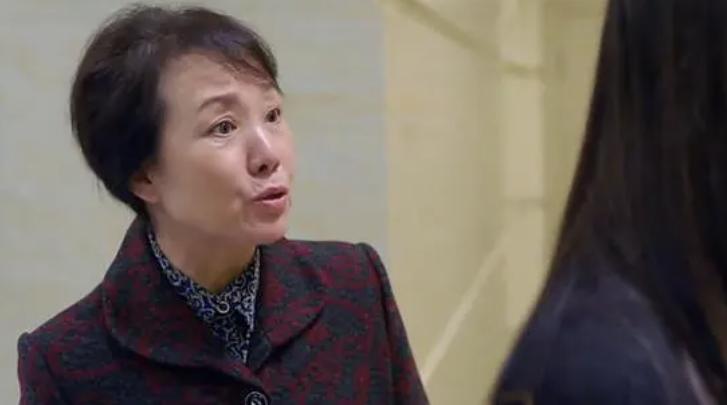 52岁演少女,借拍戏之名行咸猪手,影视圈这些畸形现象,该改改了