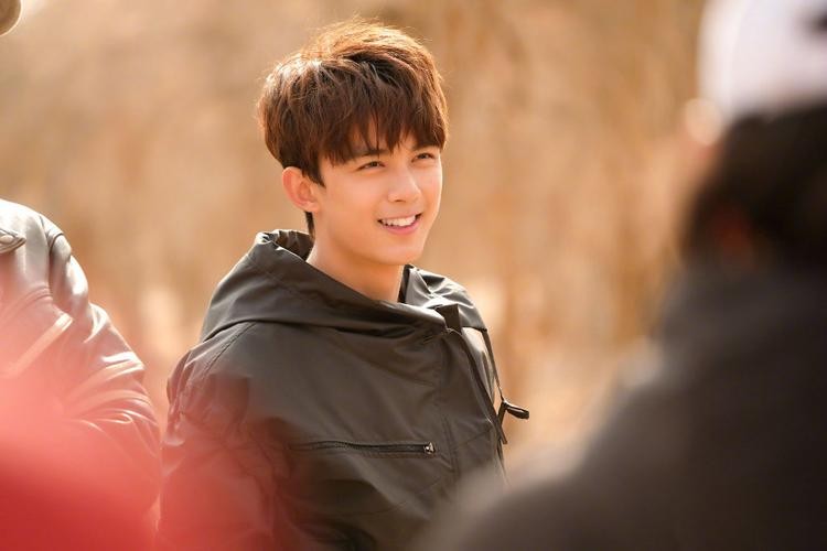 鹿晗原名刘壮实是真是假,刘壮实和鹿晗什么关系