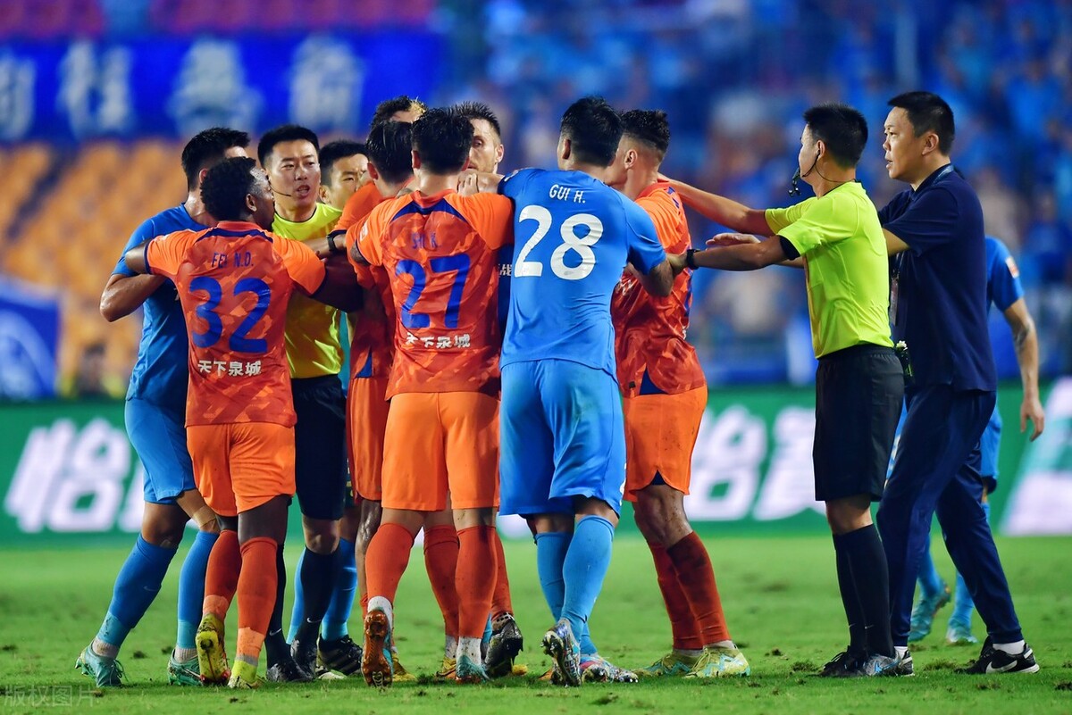 足协裁判收受财物吹黑哨是什么罪,中国足球领域反腐案更多细节