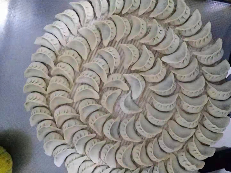 冻饺子放一会再下锅吗,冻饺子忘了放冰箱粘在一起怎么煮